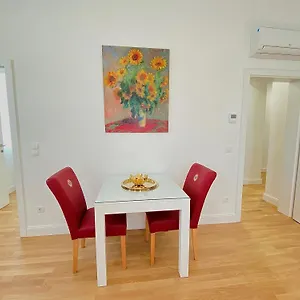 Steiner Residences Reumannplatz Viena