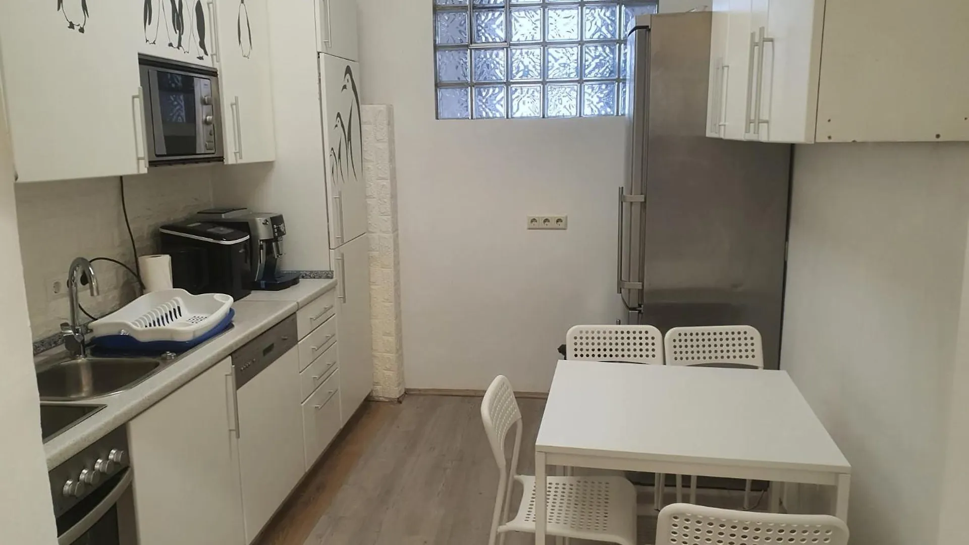 Massive 6Br Apt. Near Millenium City For Big Groups Vienna Apartment
