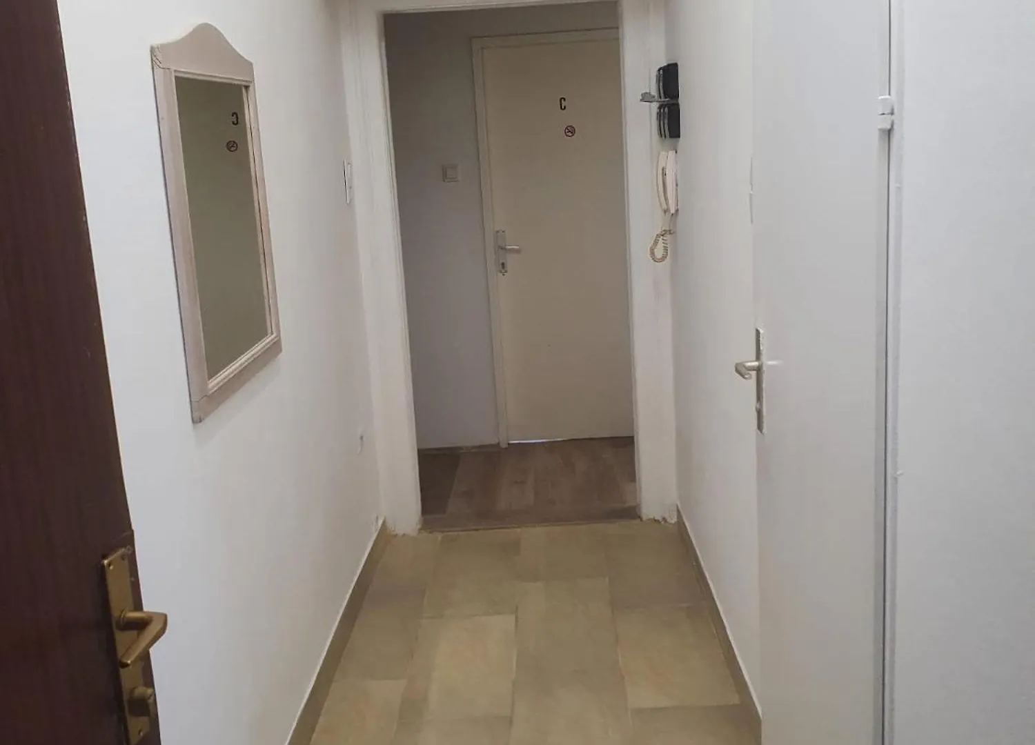 Massive 6Br Apt. Near Millenium City For Big Groups Vienna 0*,  Austria