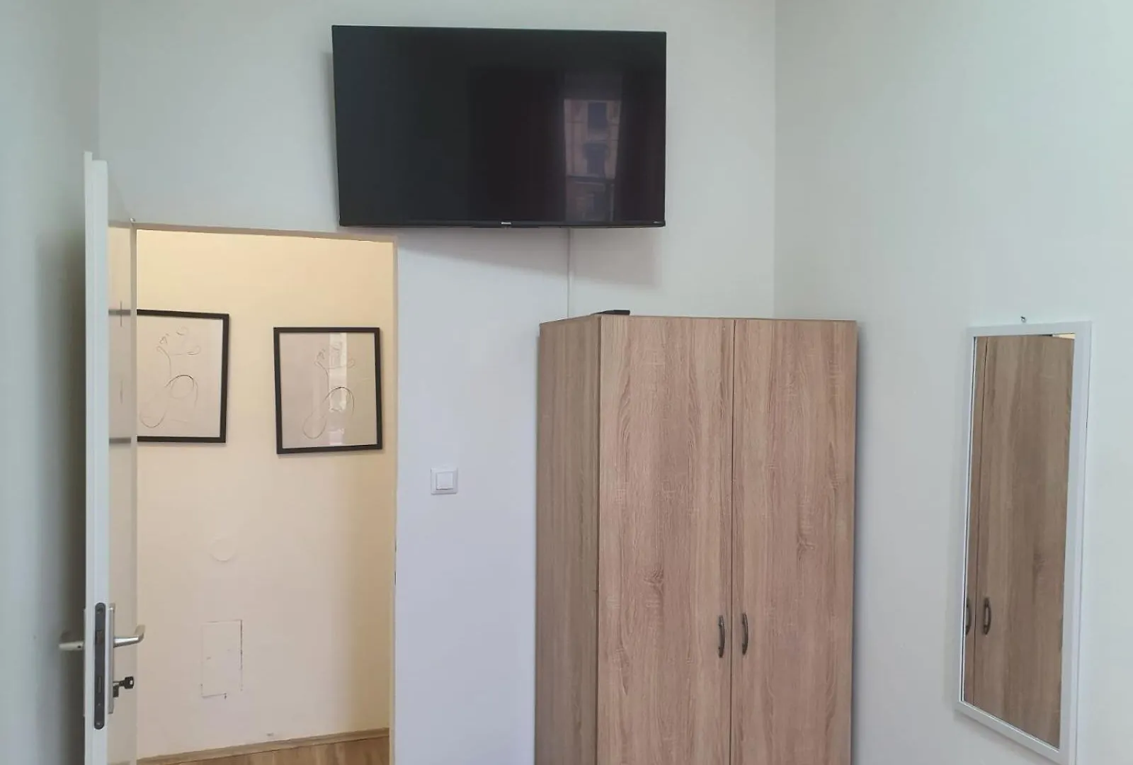 Massive 6Br Apt. Near Millenium City For Big Groups Vienna