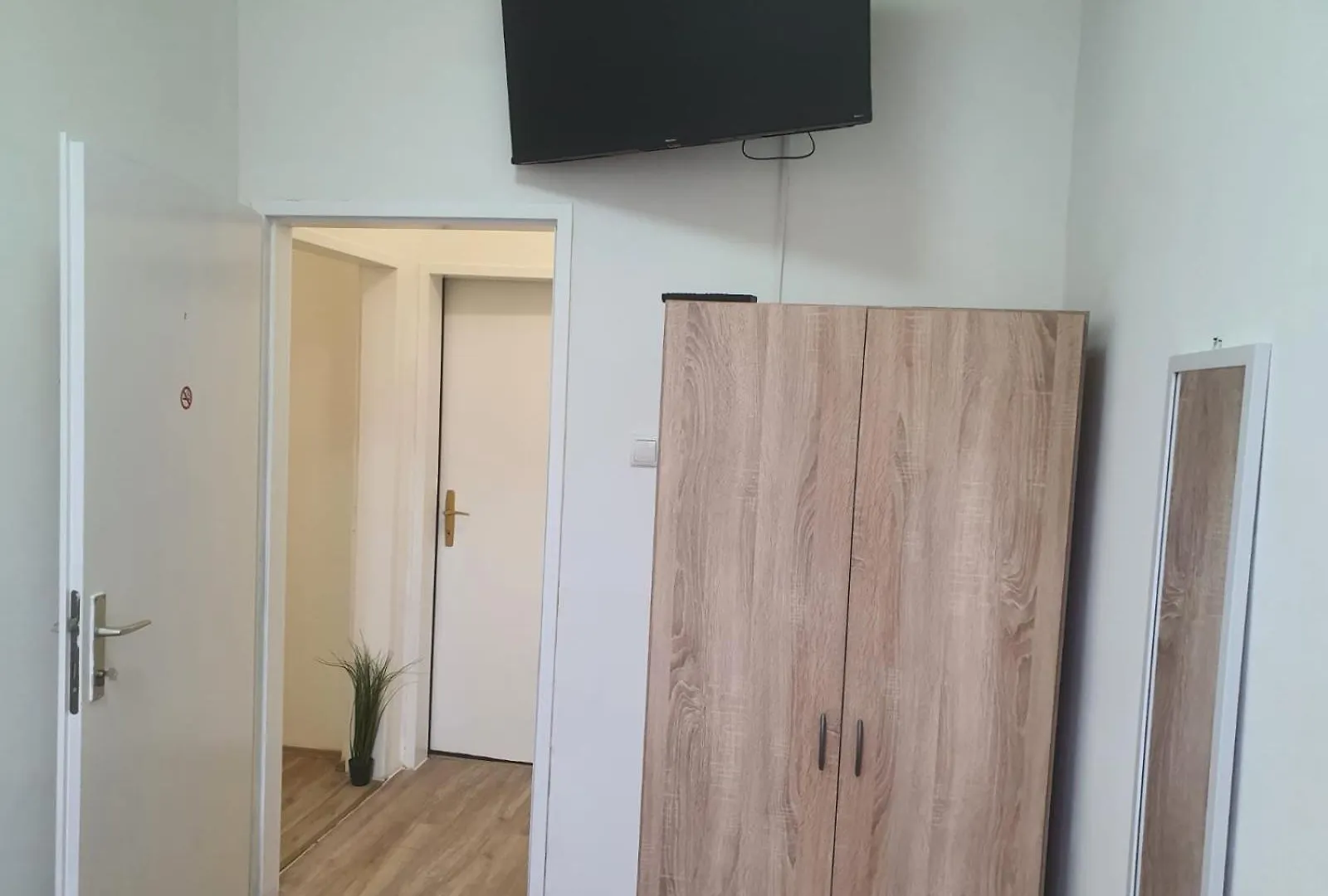 Apartment Massive 6Br Apt. Near Millenium City For Big Groups Vienna