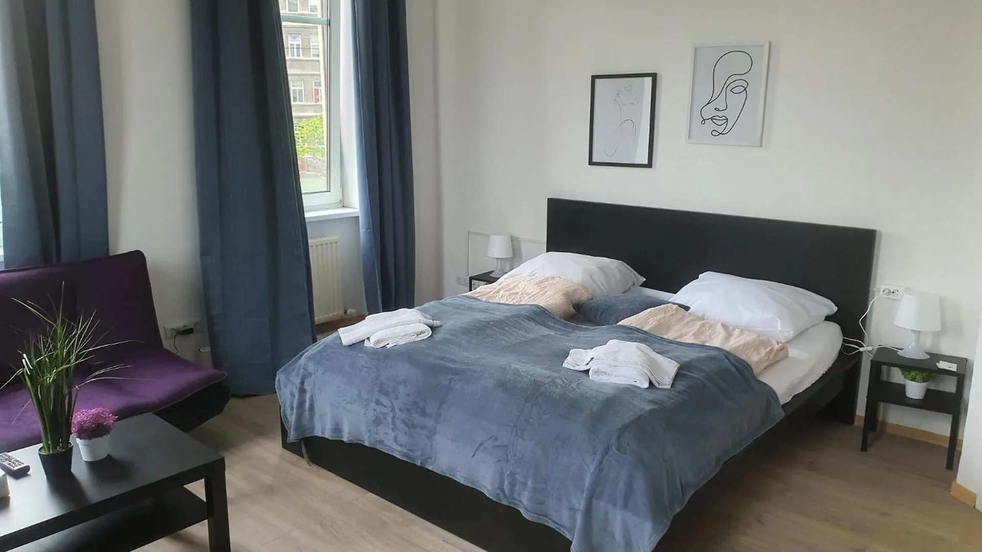 Massive 6Br Apt. Near Millenium City For Big Groups contacts
