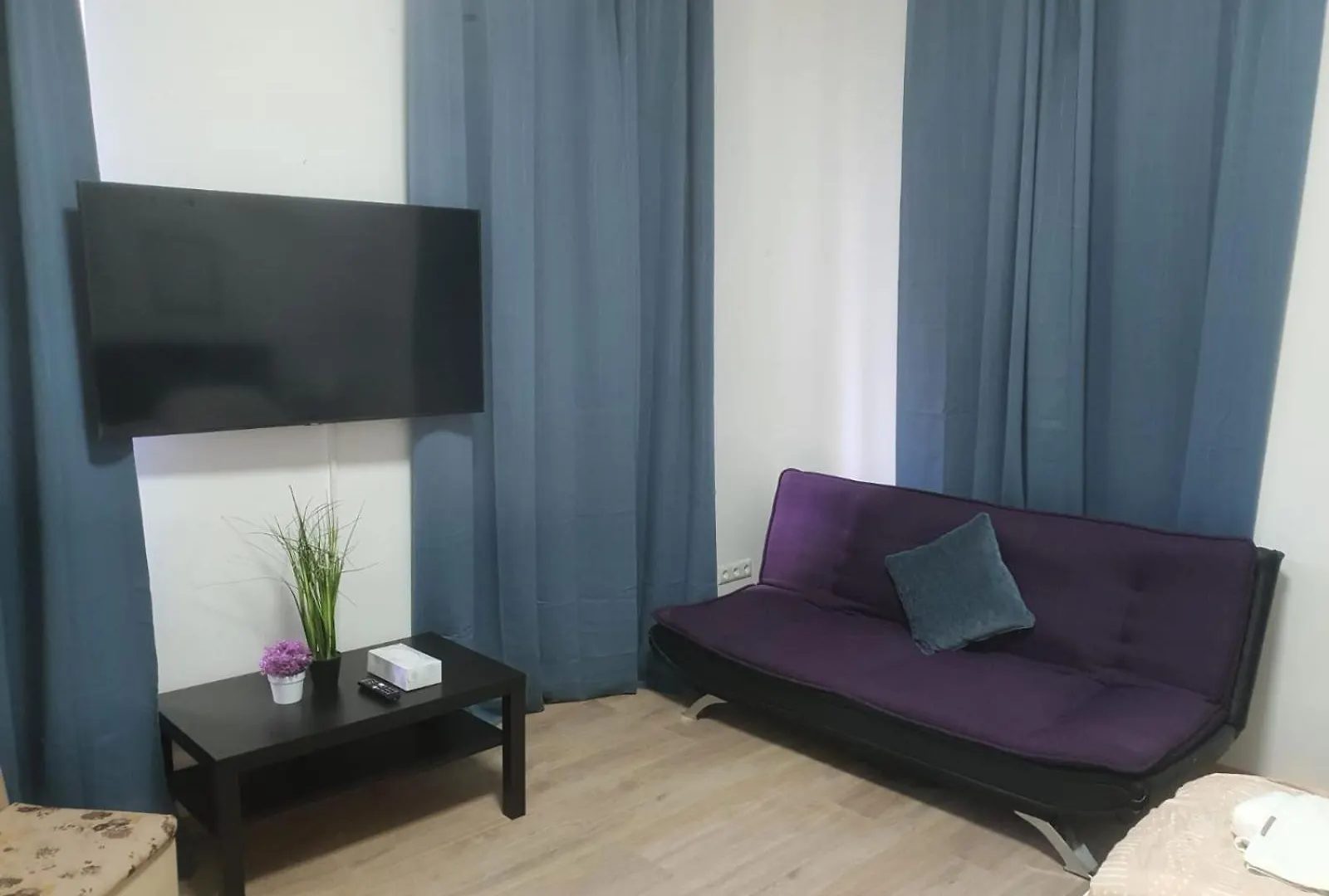 Massive 6Br Apt. Near Millenium City For Big Groups Vienna 0*,  Austria