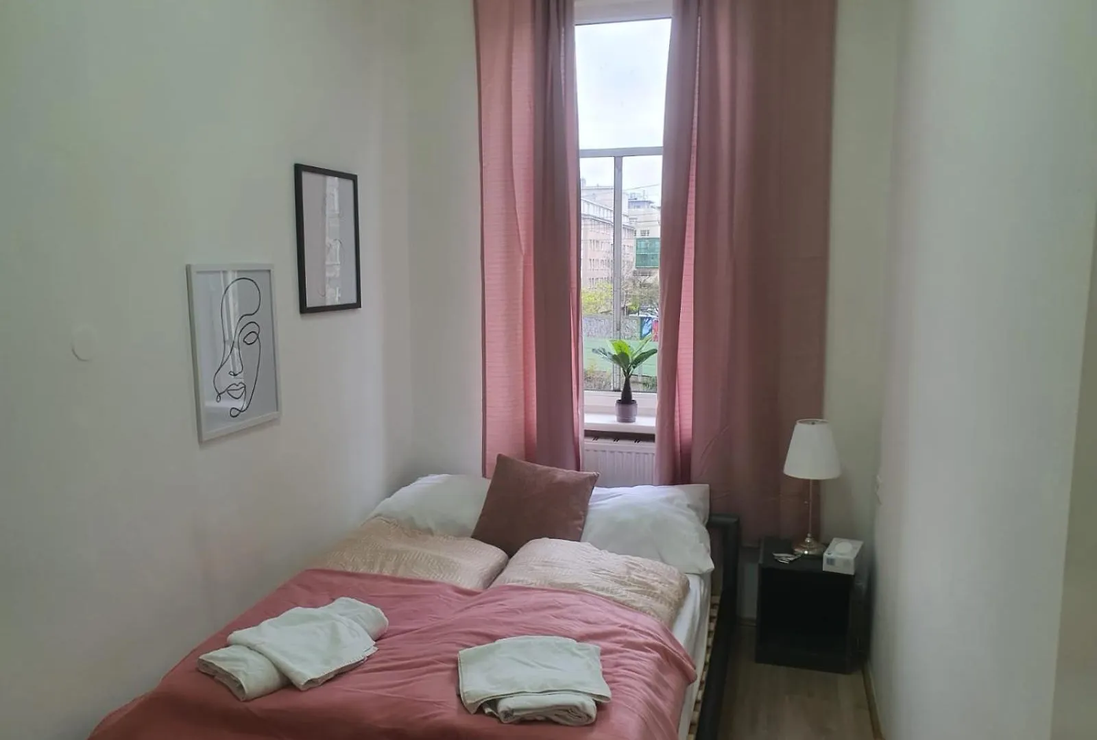 Massive 6Br Apt. Near Millenium City For Big Groups Vienna Apartment