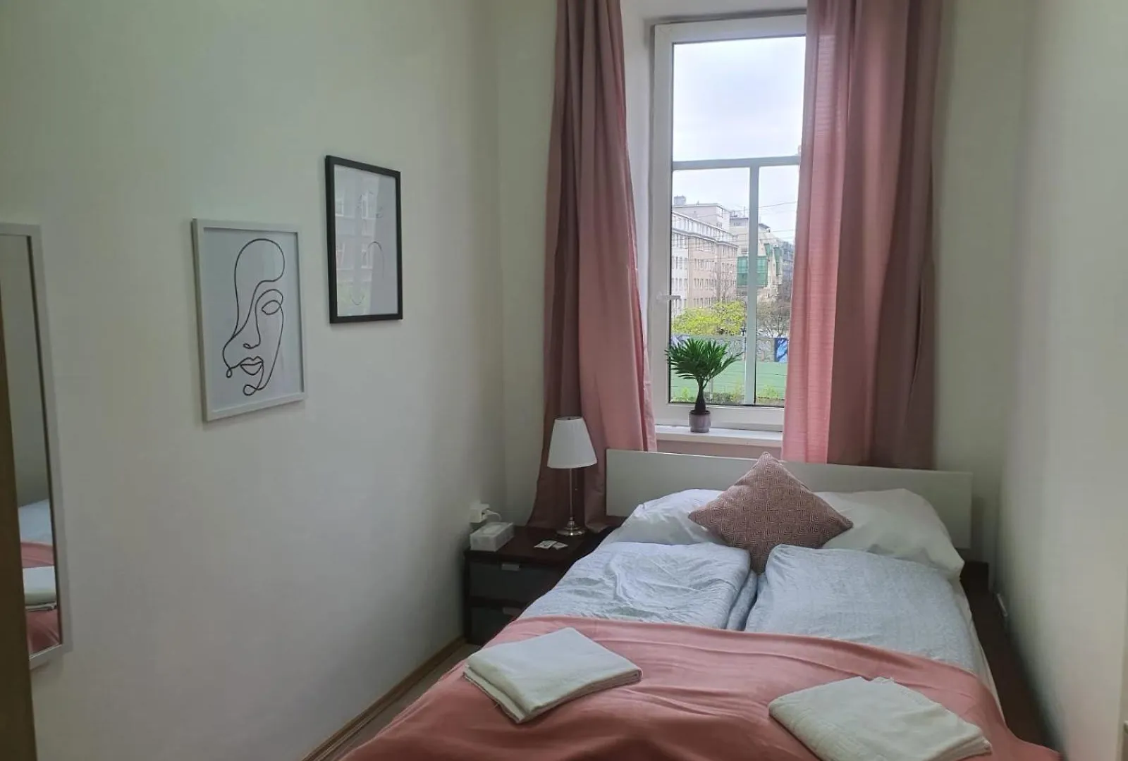 Massive 6Br Apt. Near Millenium City For Big Groups Vienna